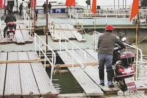 怎么推电动车走楼梯？