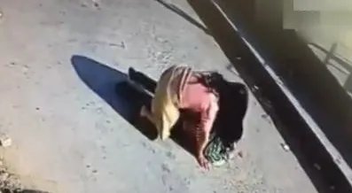 可怕！女子当街拖走儿童 男童高喊“她不是我妈妈”