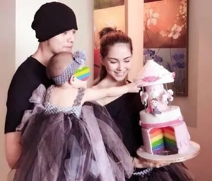 昆凌家庭背景很牛?为何她就压过蔡依林成了“天王嫂”？看看她的家你就知道了！