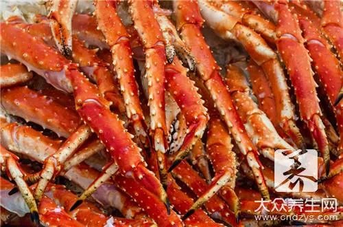 螃蟹柿子可以一起吃吗?