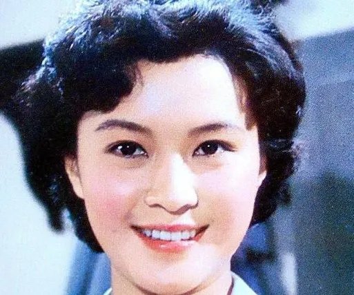 女演员方舒与屠洪刚离婚后，独自养育两个女儿，现在怎么样了？