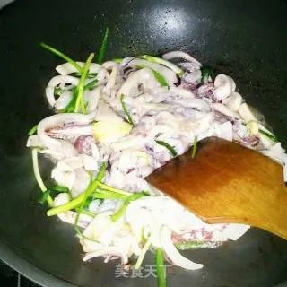 洋葱炒墨鱼（乌贼鱼）