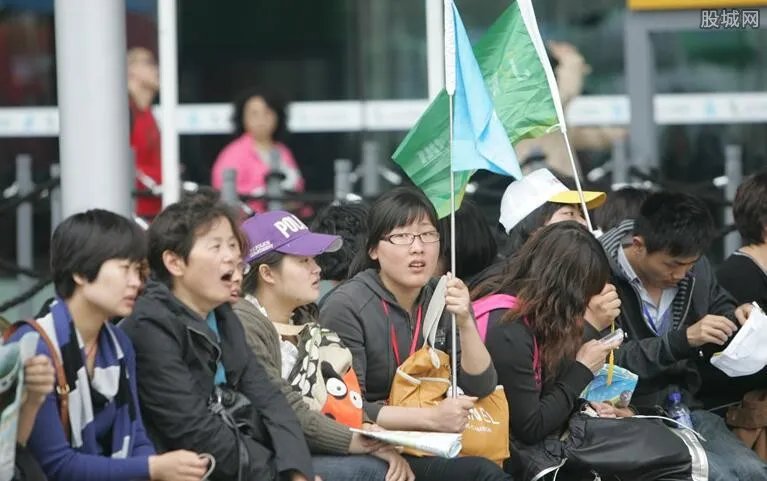 强制购物成植物人 老人花600港澳游造成悲剧