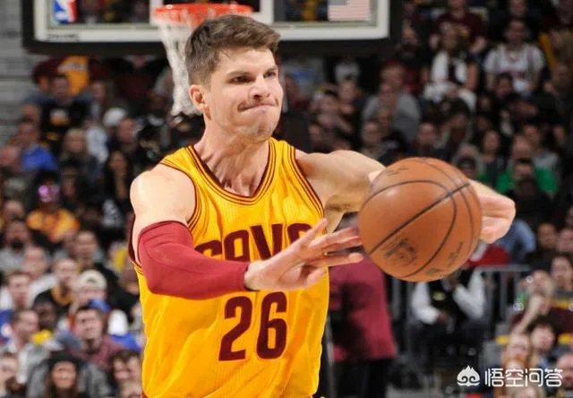 7月10日，雄鹿裁掉大前锋洛伊尔，湖人PF位置是最弱一环，他们该签下洛伊尔吗？