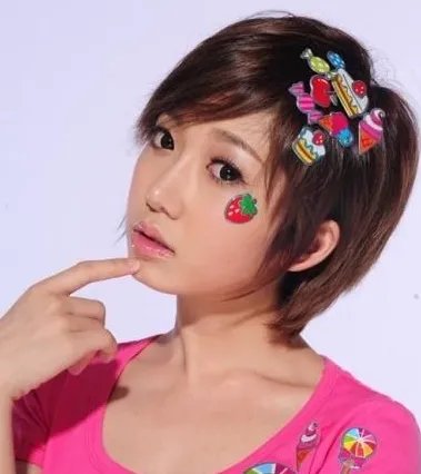 求2011快乐女声洪辰图片，可当壁纸的。要有新意！不为别人，只为老大！