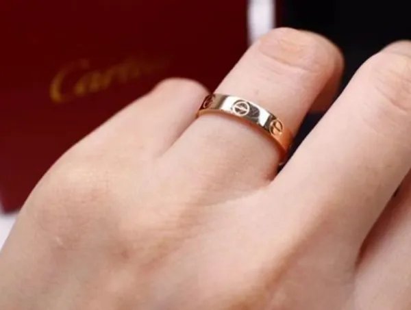 卡地亚的love系列的玫瑰金戒指褪色怎么办