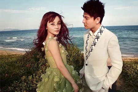 李小璐深V露白腿照片曝光 揭秘其恋爱史