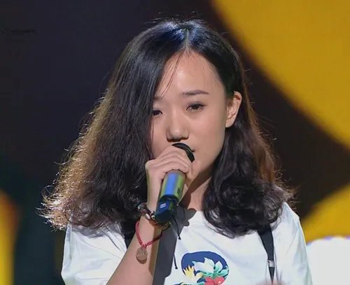 张婧懿歌曲《玫瑰》欣赏 歌声中富有流浪故事的感觉