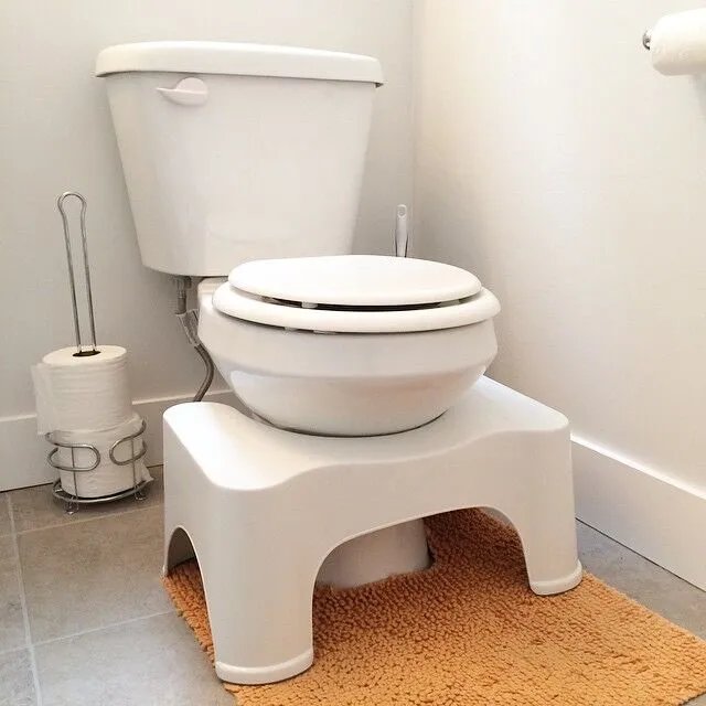 深夜重口味丨蹲便VS坐便，哪个更健康？