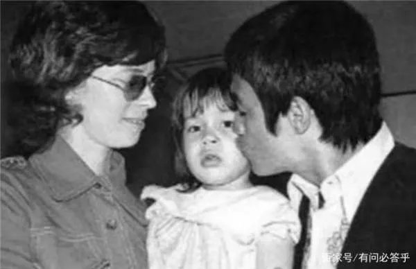 李香凝：功夫巨星李小龙唯一的女儿，如今怎么样了？