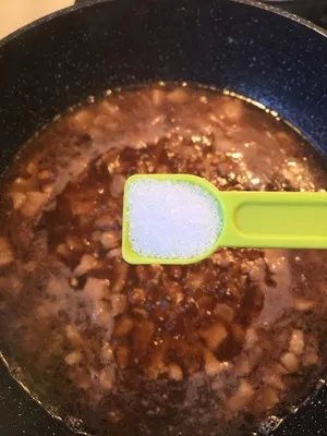 台南米糕里的肉燥的做法步骤图，怎么做好吃