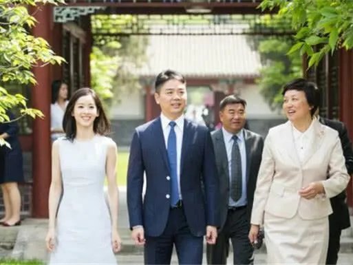 章泽天狂删微博，你分手后会删微博/朋友圈吗？