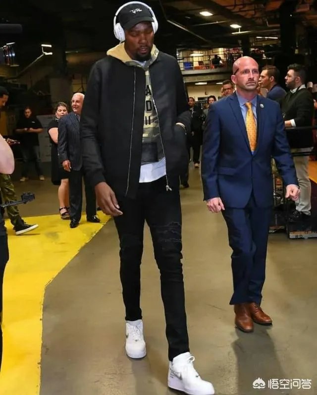 杜兰特与勇士队续约1+1合同，他会在勇士队终老么？