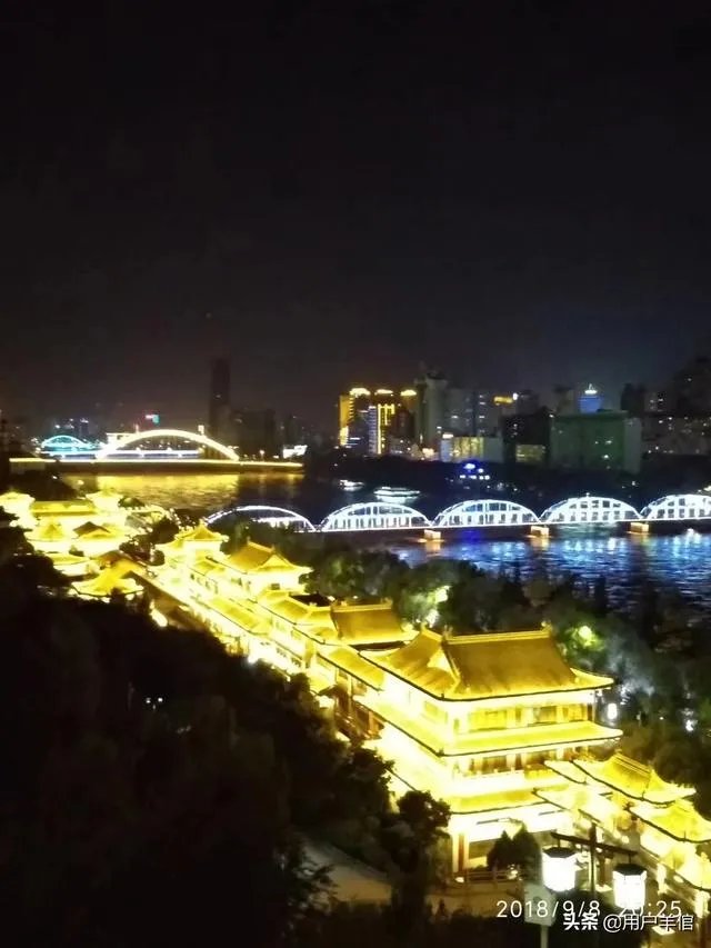 到了夜晚，兰州哪个建筑物吸引你？