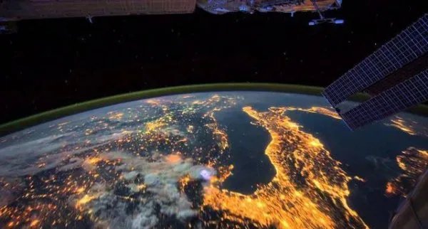 假如地球是困住人类的牢笼，大家能不能逃出去？