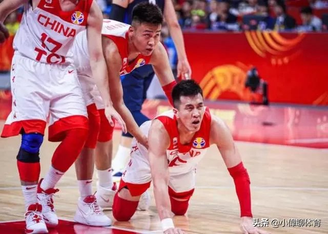 王哲林点赞央视批评自己的微博，而周琦点赞球迷为自己洗白的微博，你怎么看？