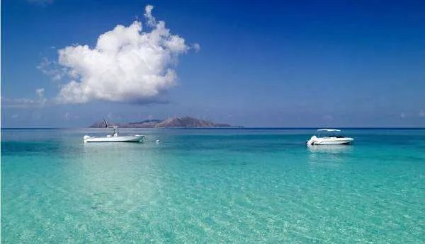 在菲律宾唱国歌跑调可能会被判两年,天生唱歌跑调的人怎么办?