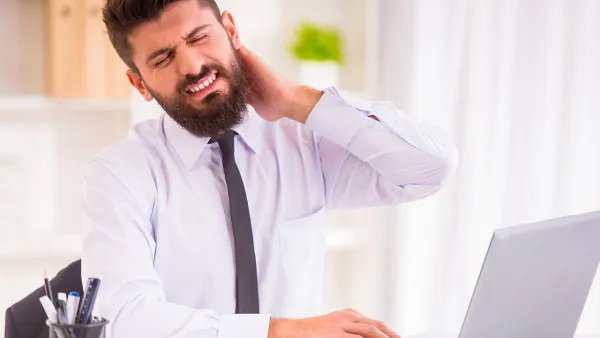 落枕怎么办简单快速的有效方法