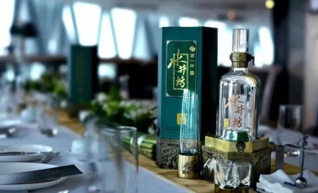 近期除了价格一直坚挺的茅台外，五粮液、洋河、水井坊等白酒相继提价，这是为什么？