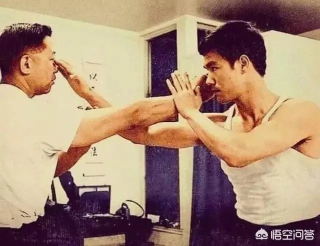 李小龙在电影中决斗时双腿不断跳动，在实战中真的有用吗？有什么科学依据？