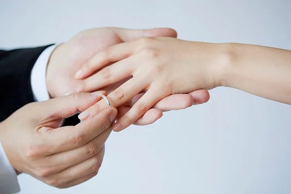 多地婚姻登记窗口3月14日加班，你会选择特殊日期领证吗？