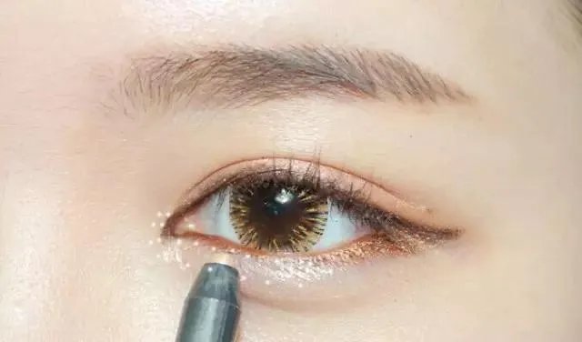 如何化韩式眼妆？