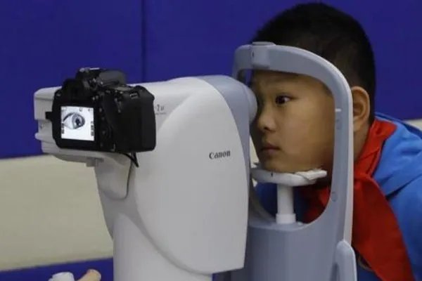 明月镜片成本6元零售价上百,为何如此暴利还要靠裁员压缩成本?