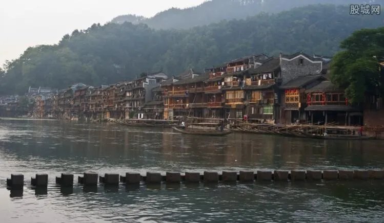 凤凰古城被曝收费 再次收费的主要原因是什么？