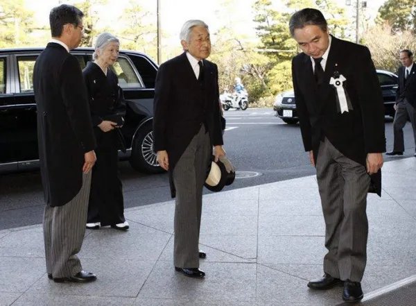 日本天皇皇位继承变难题是怎么回事？