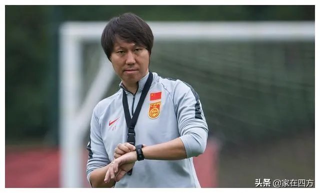 若国足打入2022年世预赛十二强赛的话，是不断前进好，还是锻炼新人，为未来做准备好呢？