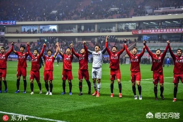 上海上港4-0击败绿地申花，这样的大比分结束，申花球迷你作何感想？