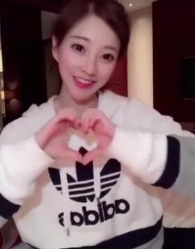 《抖音短视频》佛系少女手势舞怎么拍？佛系少女手势舞教学