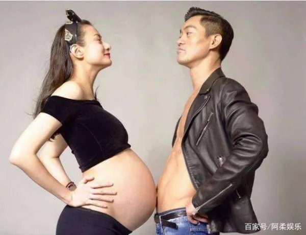 斧头帮里的琛哥，长得最像李小龙的陈国坤，他老婆是什么来历?