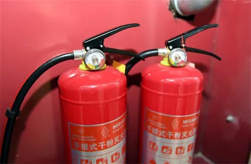 水基灭火器的使用方法是什么