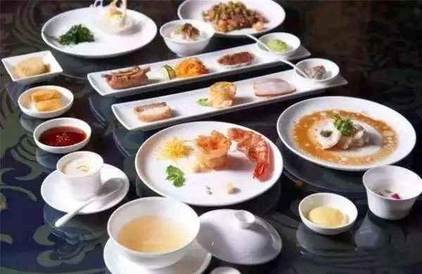 知名餐厅3000块一桌被吐槽，网友吐槽都说了什么？