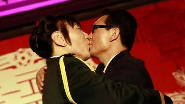 53岁女篮巨人郑海霞近况：双腿变形无子女陪伴，为何丈夫去向成谜？