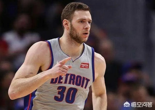 7月10日，雄鹿裁掉大前锋洛伊尔，湖人PF位置是最弱一环，他们该签下洛伊尔吗？