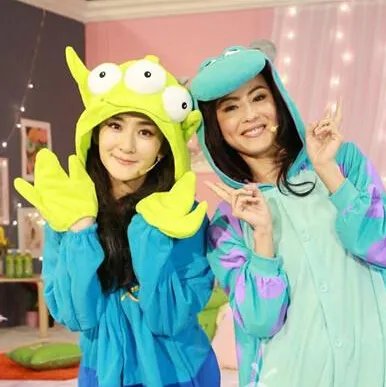 张柏芝抢谢娜饭碗变犀利主持  《娜就这么说》火热开播