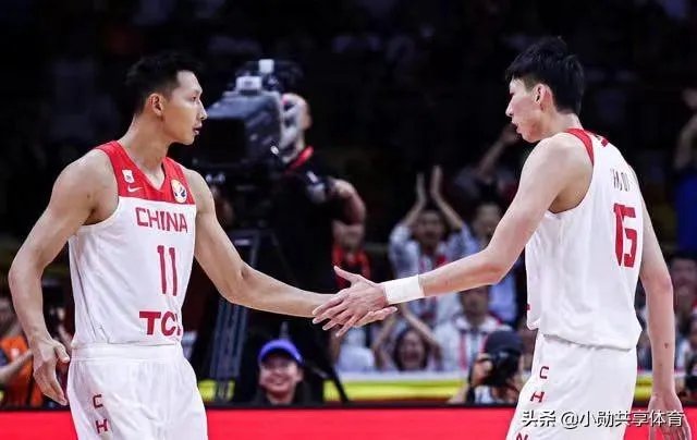 王哲林点赞央视批评自己的微博，而周琦点赞球迷为自己洗白的微博，你怎么看？