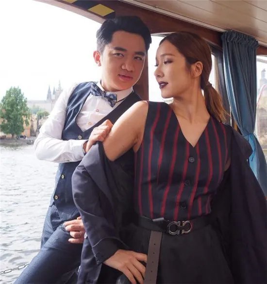 李亚男近期与谁甜蜜合照？