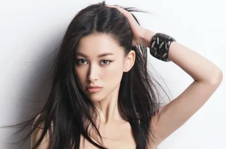 她被誉为国内“第一女王”，碾压韩雪，为什么说王思聪娶她都是高攀？