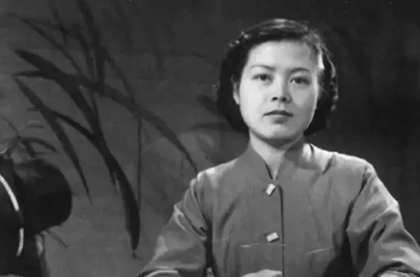 中国第一位电视播音员沈力去世，她是因何去世的？