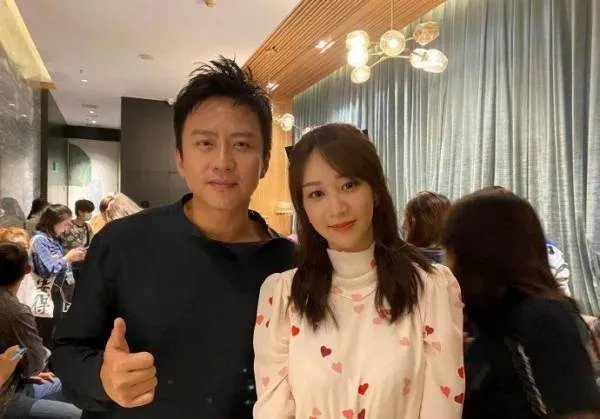 邓超说从小看杨紫戏长大，杨紫的回答为何被说很机智？