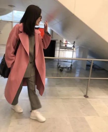 江疏影被拍成1米3：大长腿直接变成无腿（图）