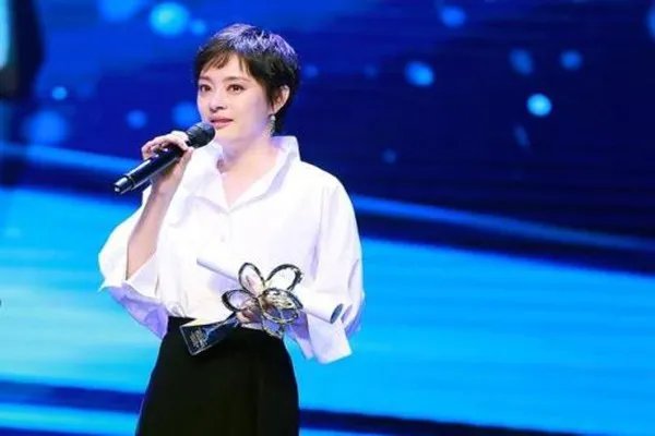 孙俪一个月给邓超600生活费，但是在哪件事上花了上百万？