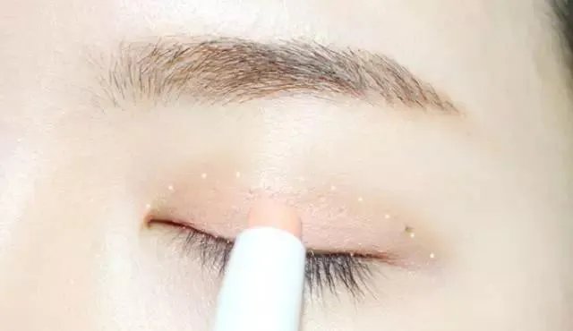 如何化韩式眼妆？