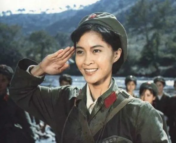 女演员方舒与屠洪刚离婚后，独自养育两个女儿，现在怎么样了？