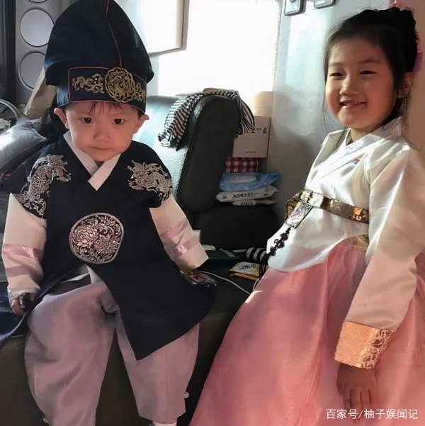 金智秀家共用一张脸，爱豆家的基因到底有多强大