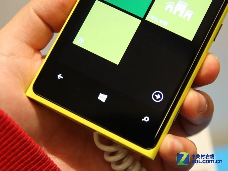 黑白红黄全都有 诺基亚920T全方位套图