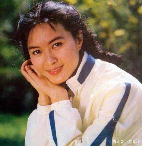 女演员方舒与屠洪刚离婚后，独自养育两个女儿，现在怎么样了？